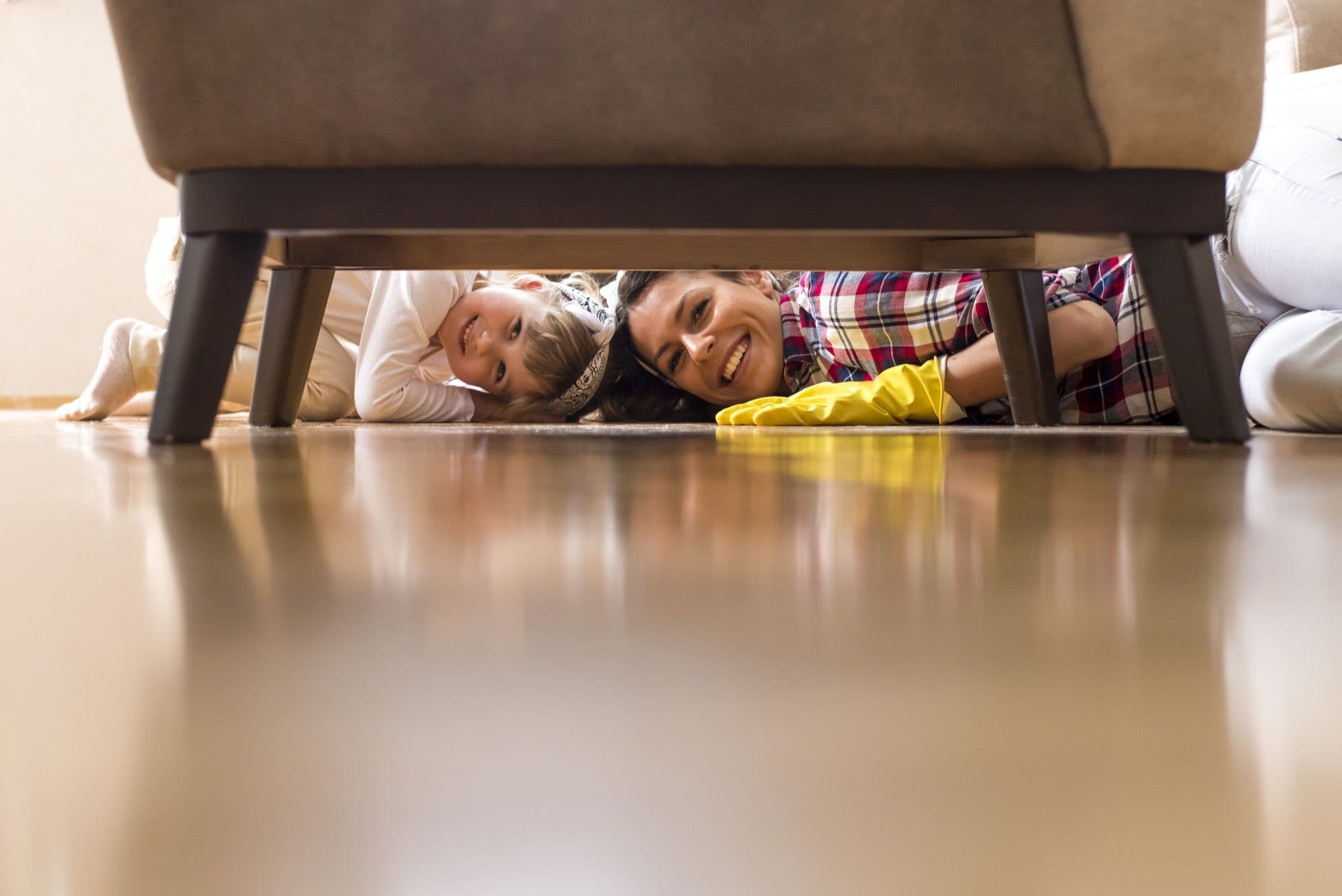 LIGHTEN YOUR DAILY LIFE WITH EASY-TO-CLEAN FLOORING